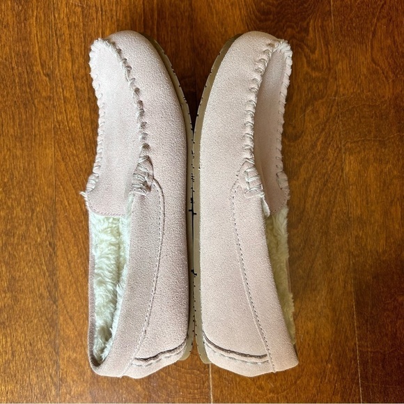 Lands’ End Cabincore Suede Moccasin Slippers, Washed Pink, Faux Fur Lined Size 6 - Picture 3 of 15